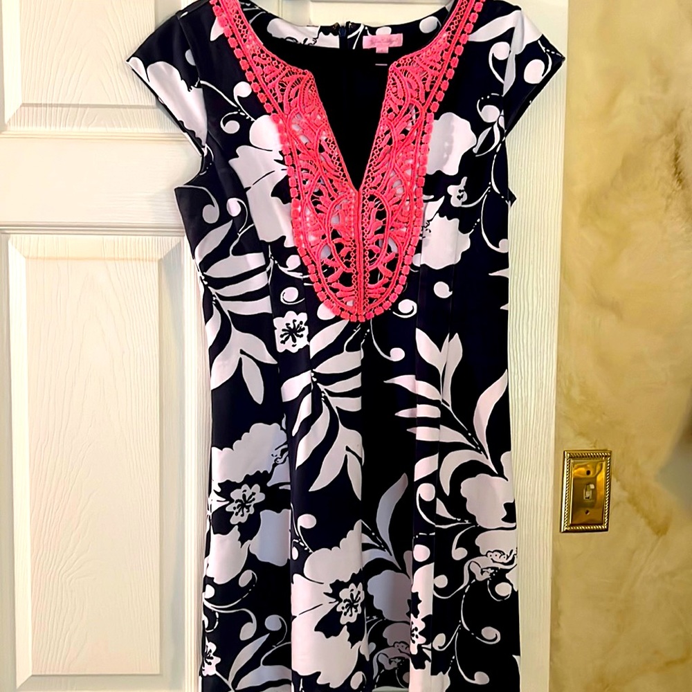 Stunning Lily Pulitzer dress Size L